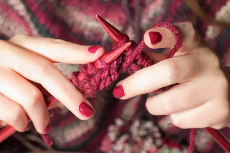 Welche Stricknadel sollte ich wählen: Metall, Holz, Kunststoff oder Bambus?