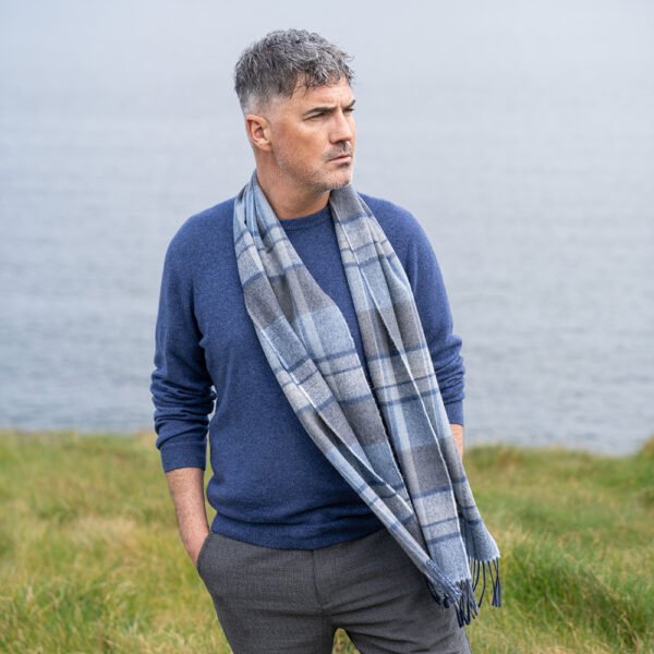187-Merino-Wool-Scarf-Grey-Blue-Check-2