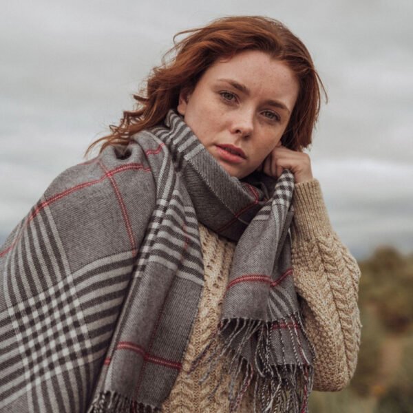 767-Oversized-Merino-Scarf-Grey-Cream-Red-Check-4